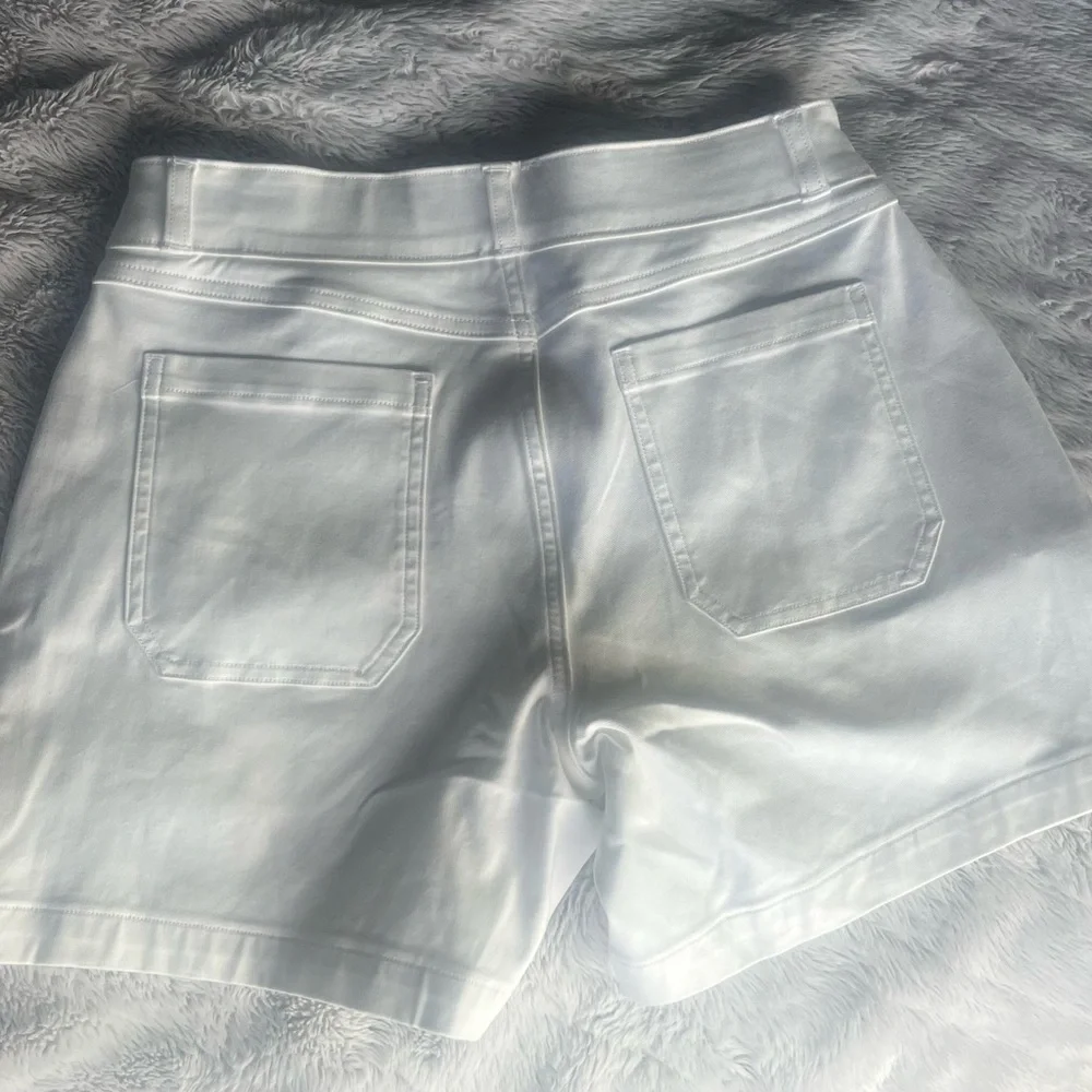 SPANX White Women's Shorts - Picture 3 of 4